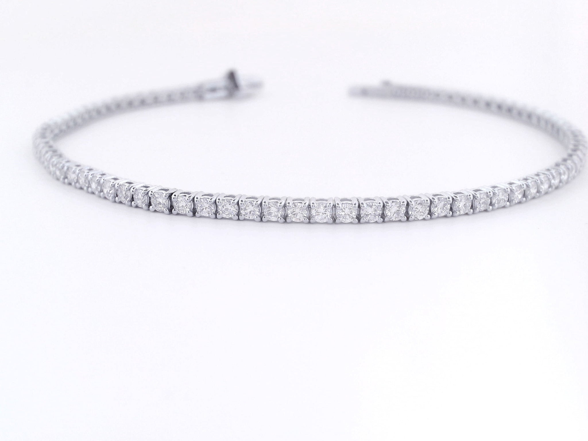 Elegant 14k Gold Round Diamond Tennis Bracelet