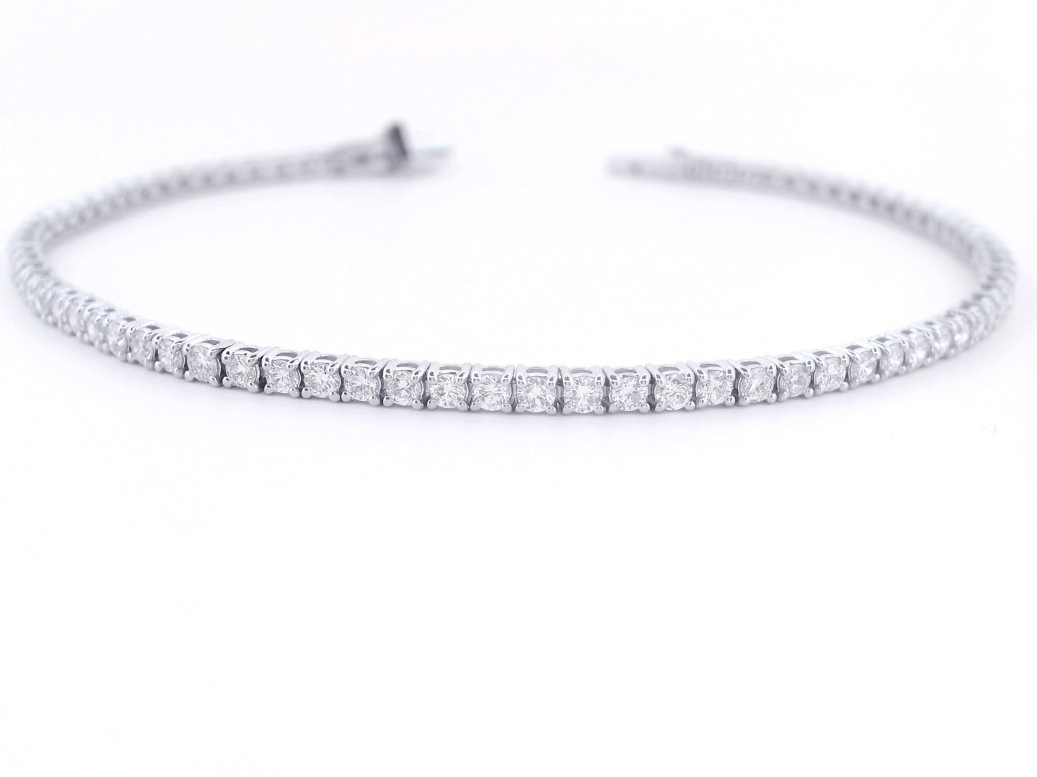 Elegant 14K White Gold Round Diamond Tennis Bracelet