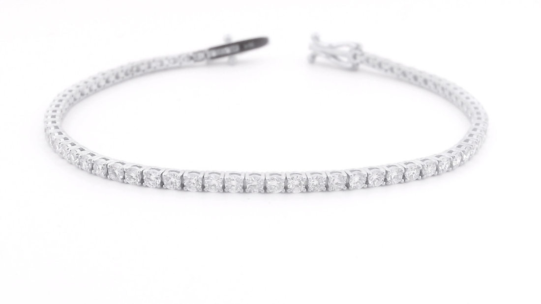Elegant 14K White Gold Round Diamond Tennis Bracelet