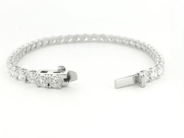 Elegant 14K White Gold Round Diamond Bracelet