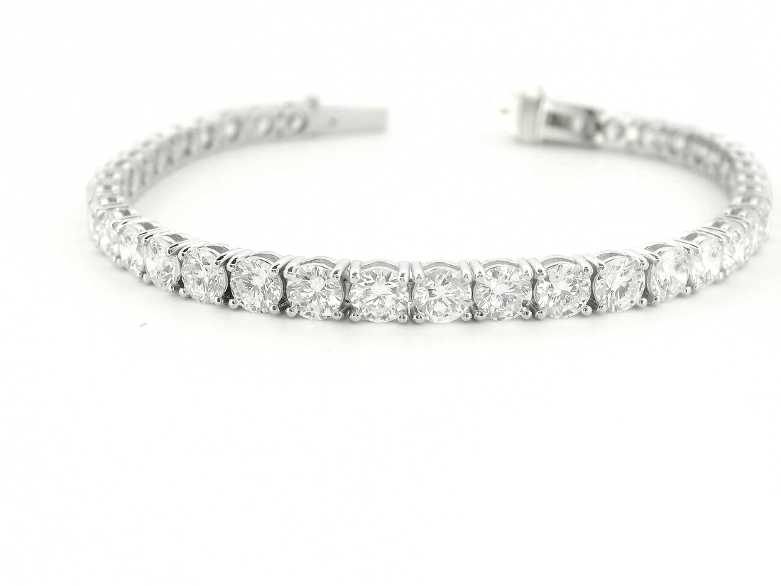 Elegant 14K White Gold Round Diamond Bracelet