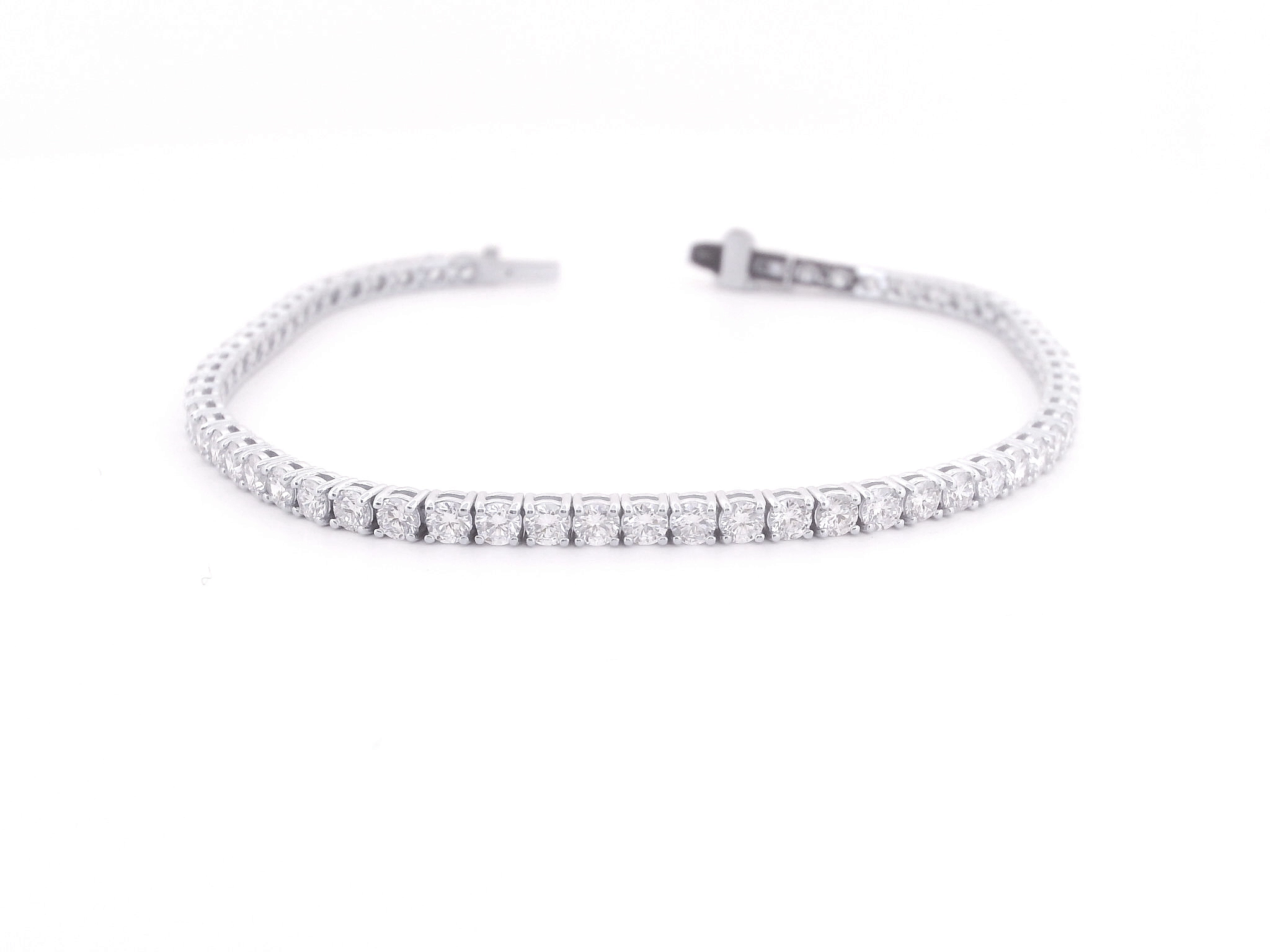 Elegant 14K White Gold Round Diamond Tennis Bracelet