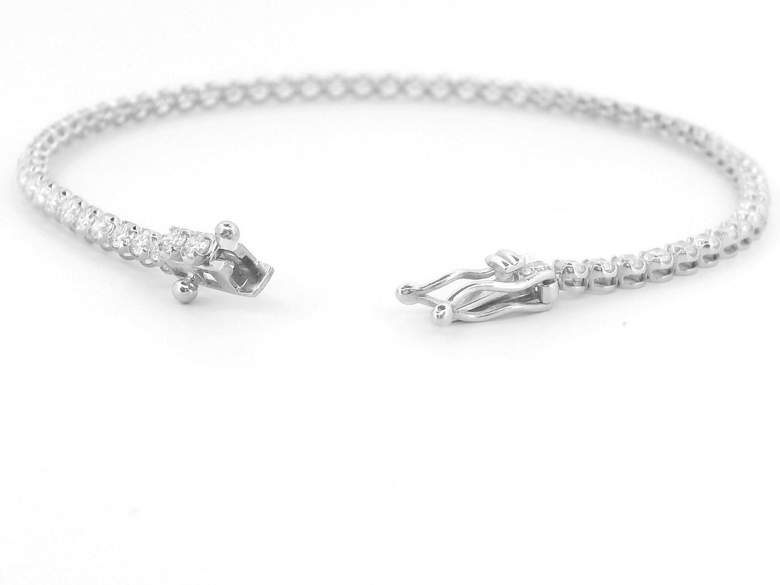 Chic Lightweight 14K White Gold Bracelet