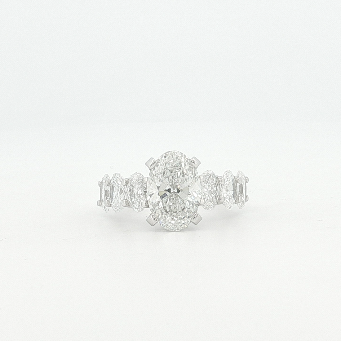 5.60ct 14K Gold Multistone Ring with Oval Cut Diamond