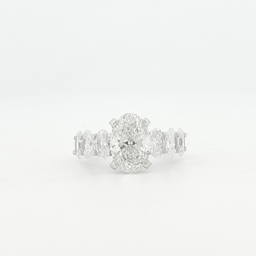 5.60ct 14K Gold Multistone Ring with Oval Cut Diamond