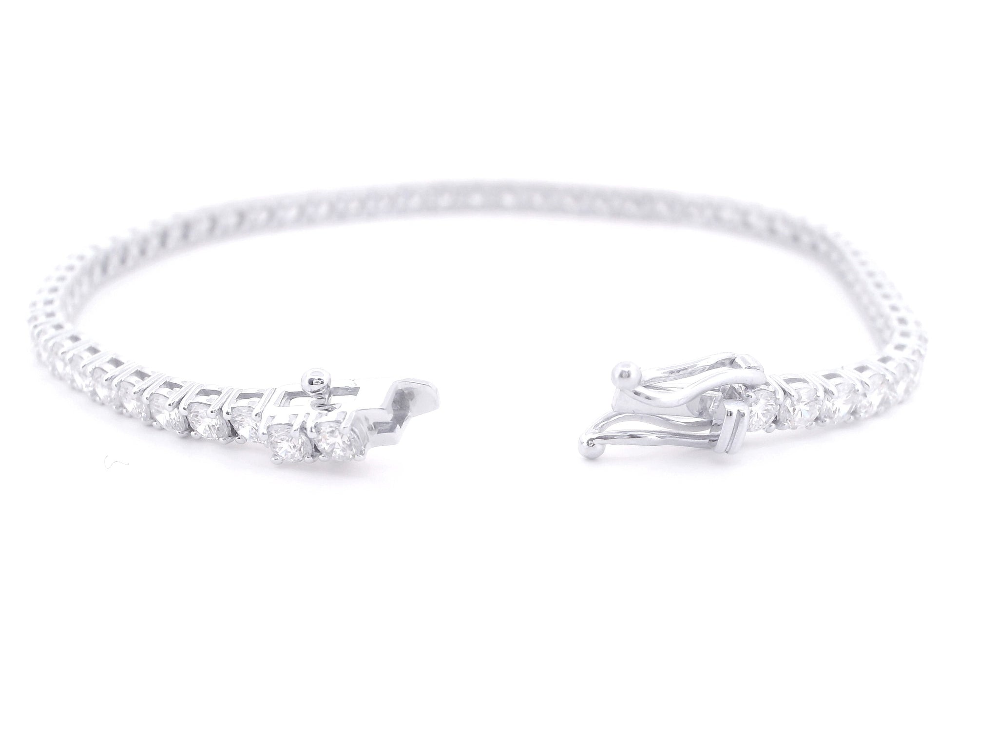 Elegant 14K White Gold Round Diamond Bracelet